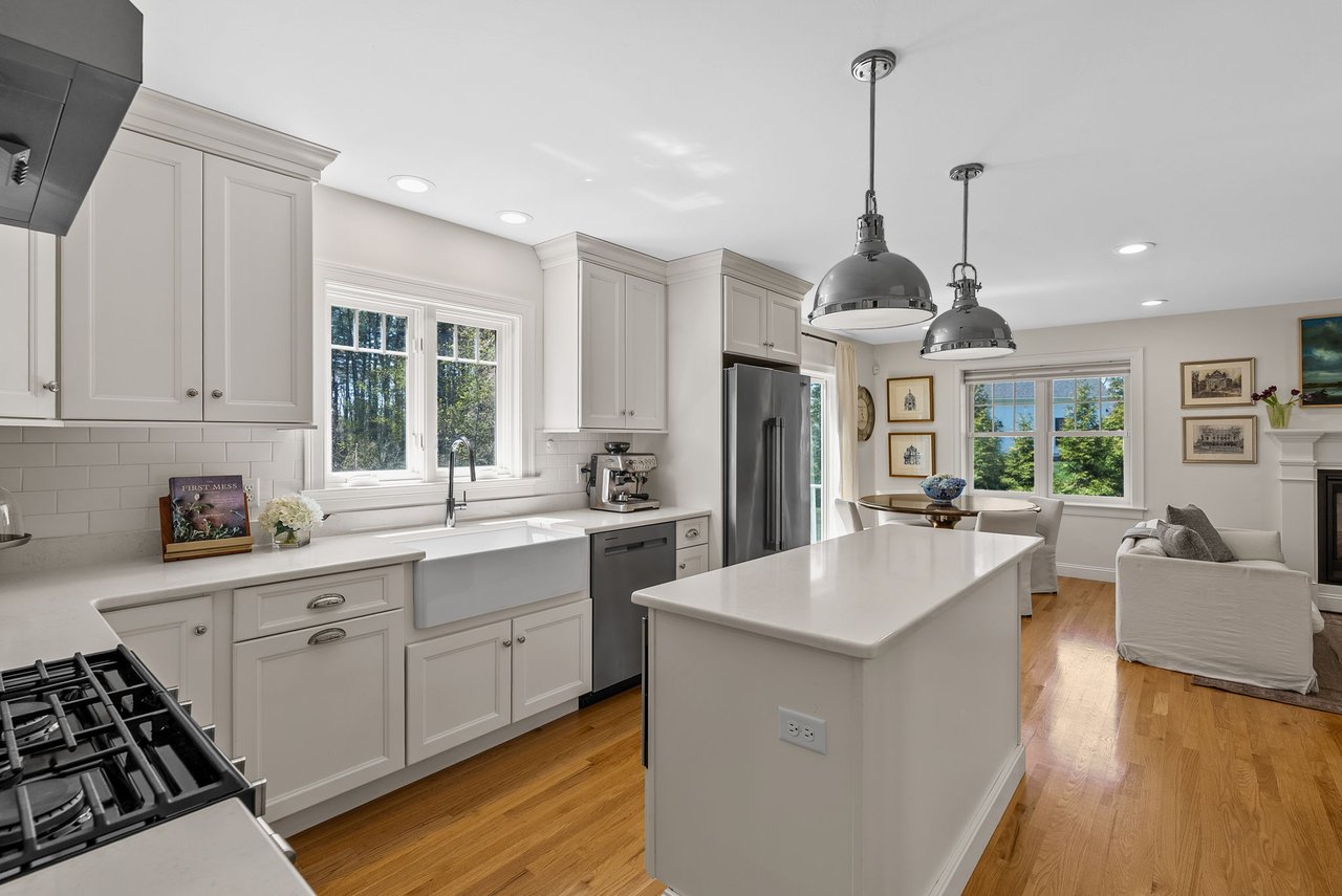 11 Lisa Ln Pembroke, MA 02359