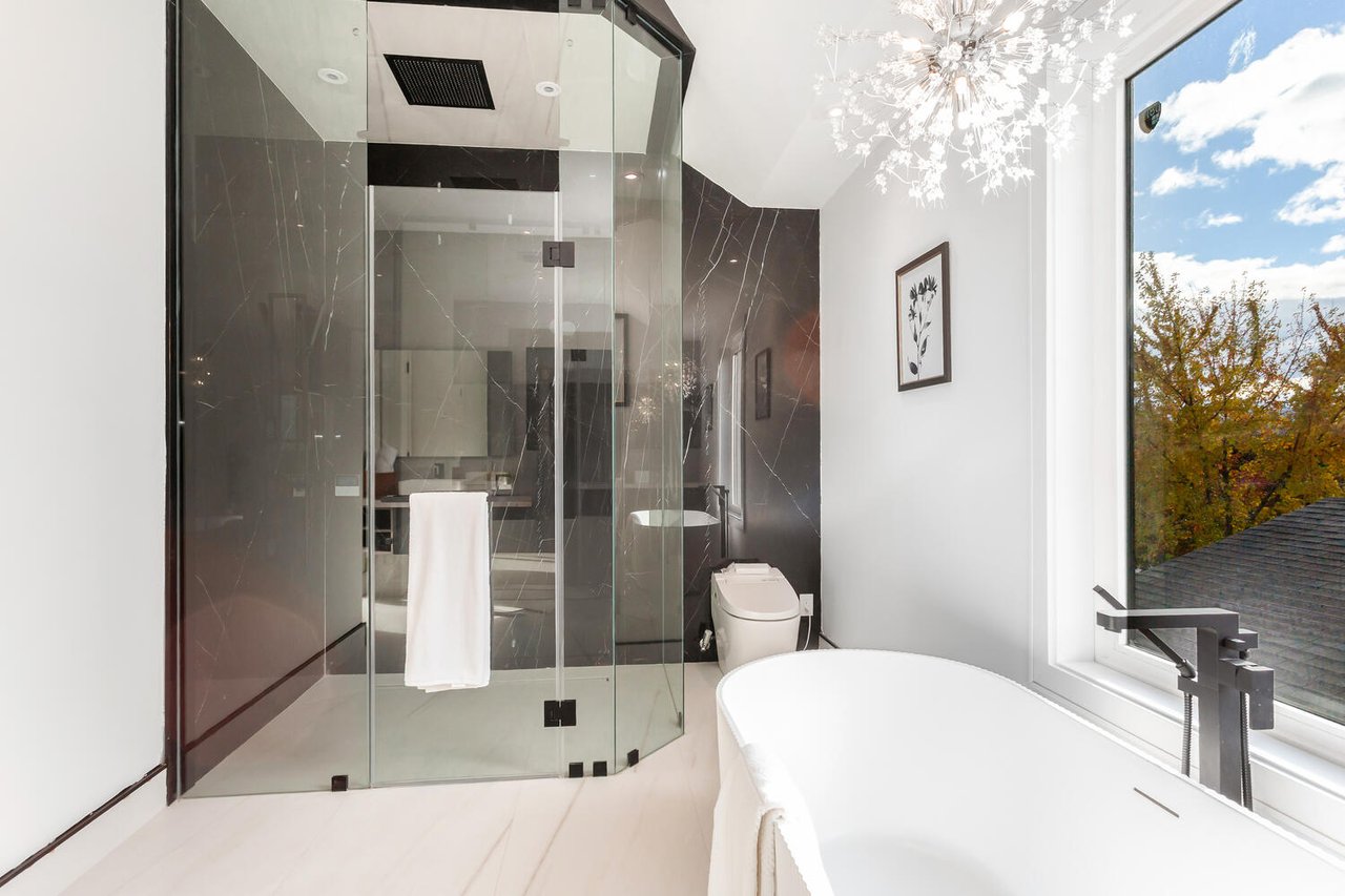 365 Jumna Ave, Mineola East