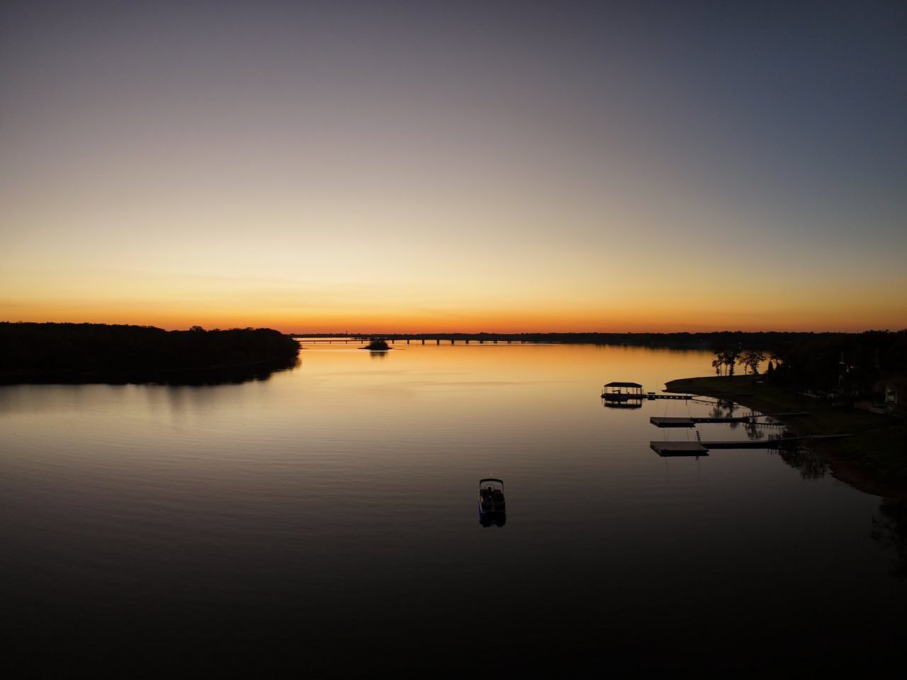 How to Choose Between Lake Front vs Lake View at Cedar Creek Lake