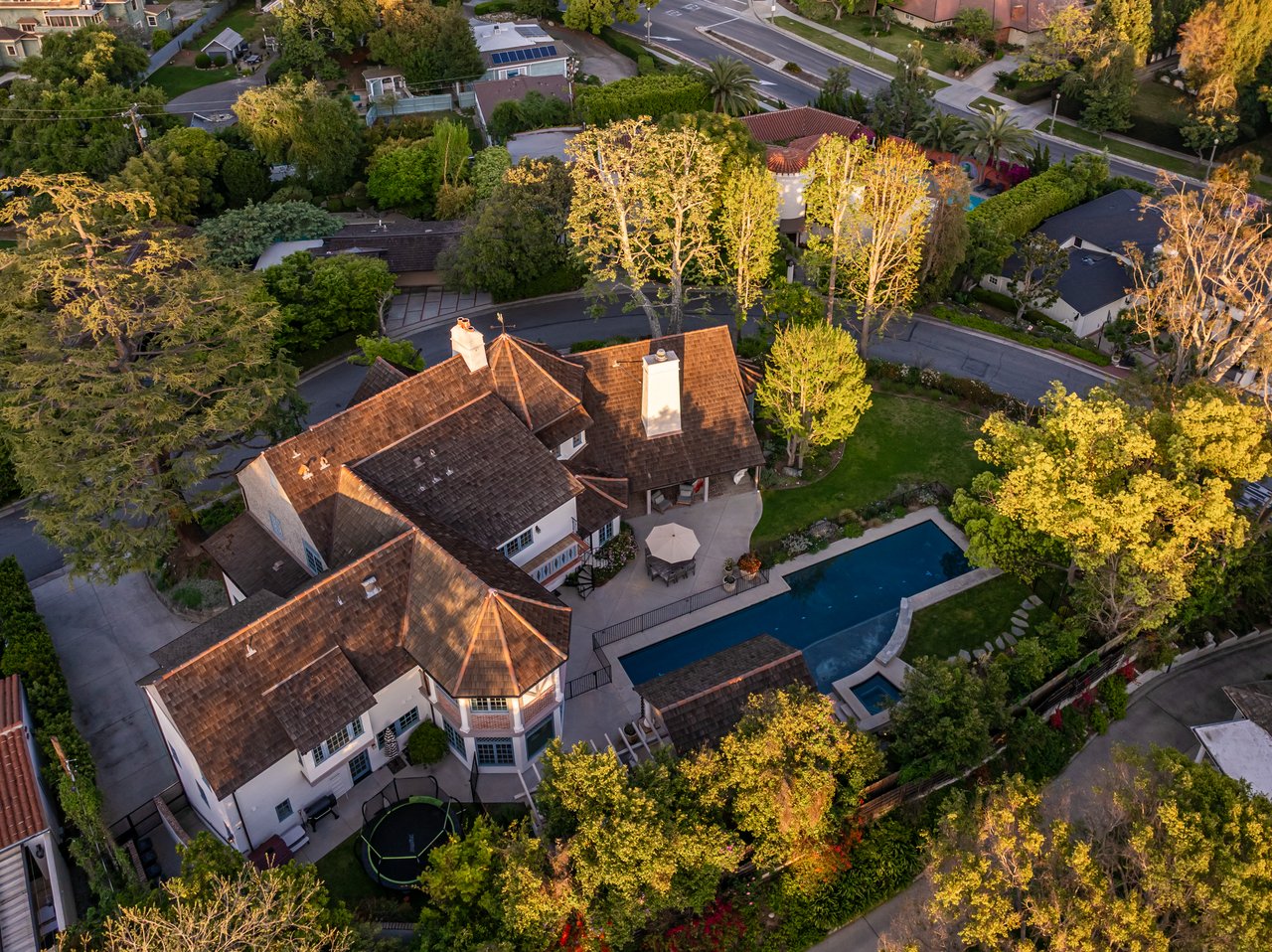 233 Hillside Rd
