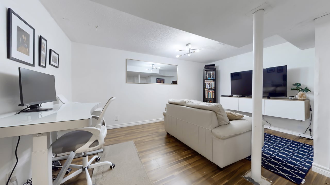 52 Adelaide Street Unit:32