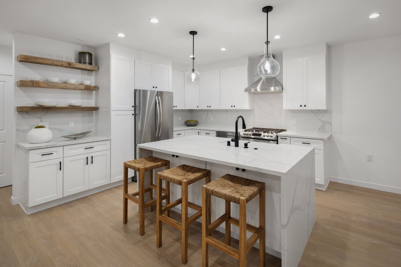 574 Mount Holyoke Ave