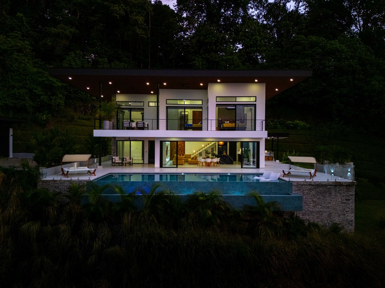 Luxury 4-Bed Home with Ocean & Jungle Views in Ojochal