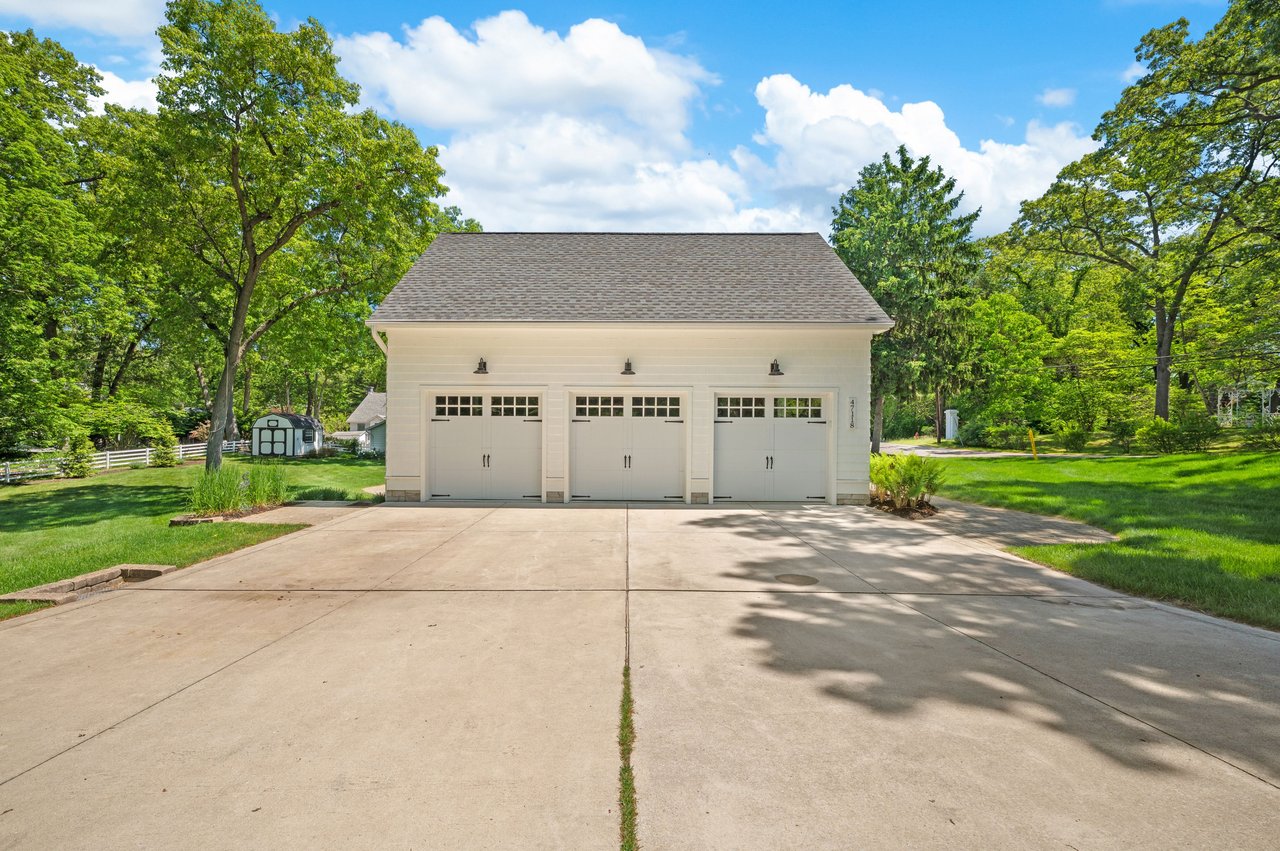47118 Oak Avenue, Grand Beach, MI 49117