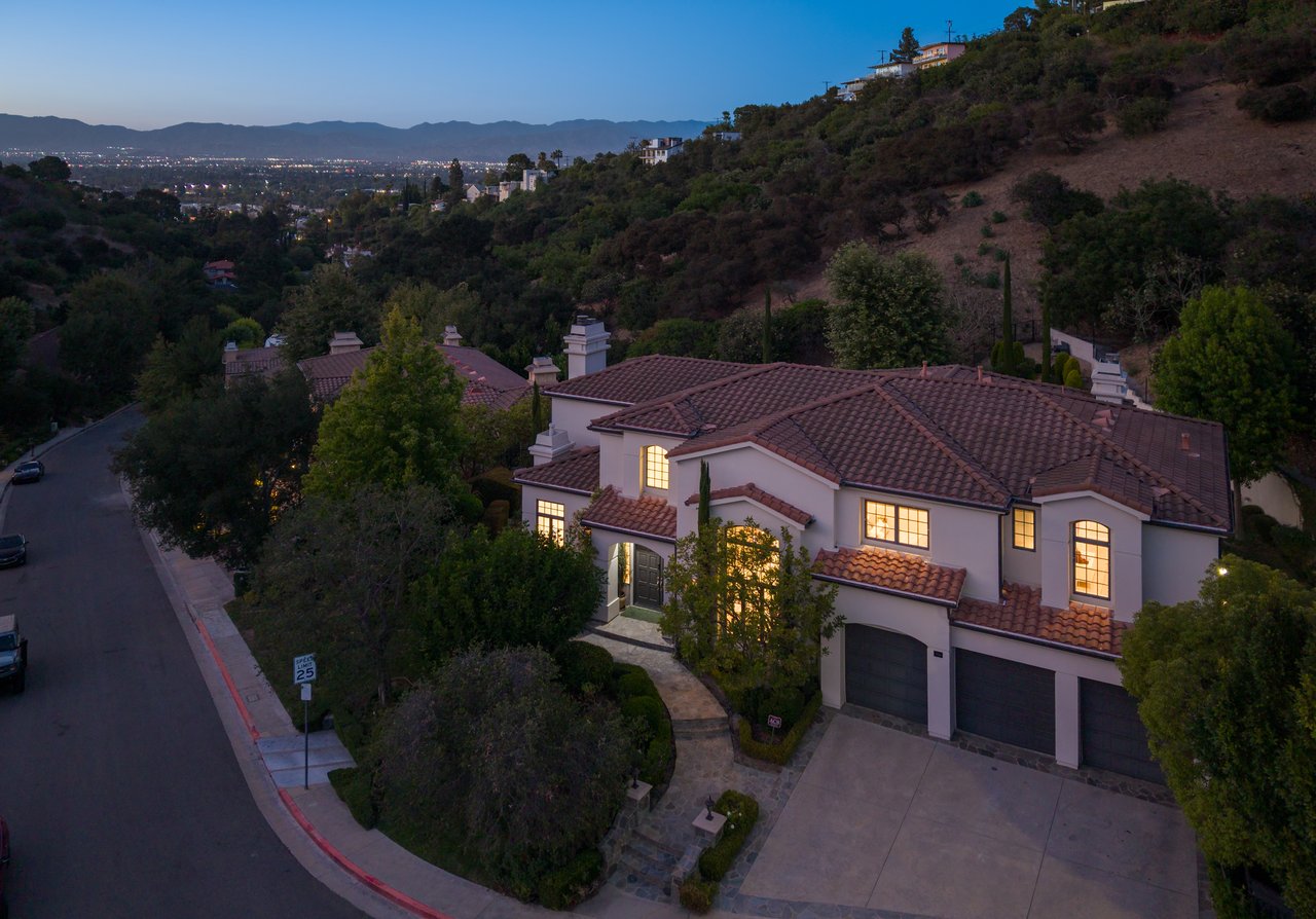 3686 Benedict Canyon Ln, Sherman Oaks 