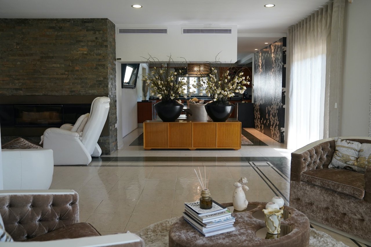 Spacious Three-Bedroom Villa with Swimming Pool and Tennis Court in Guardizela