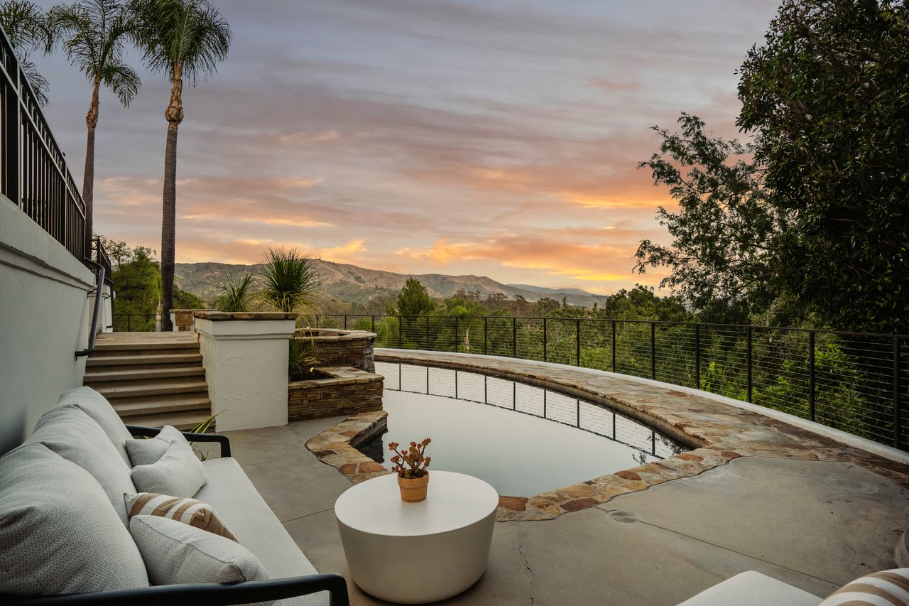 1805 Holly Tree Lane
