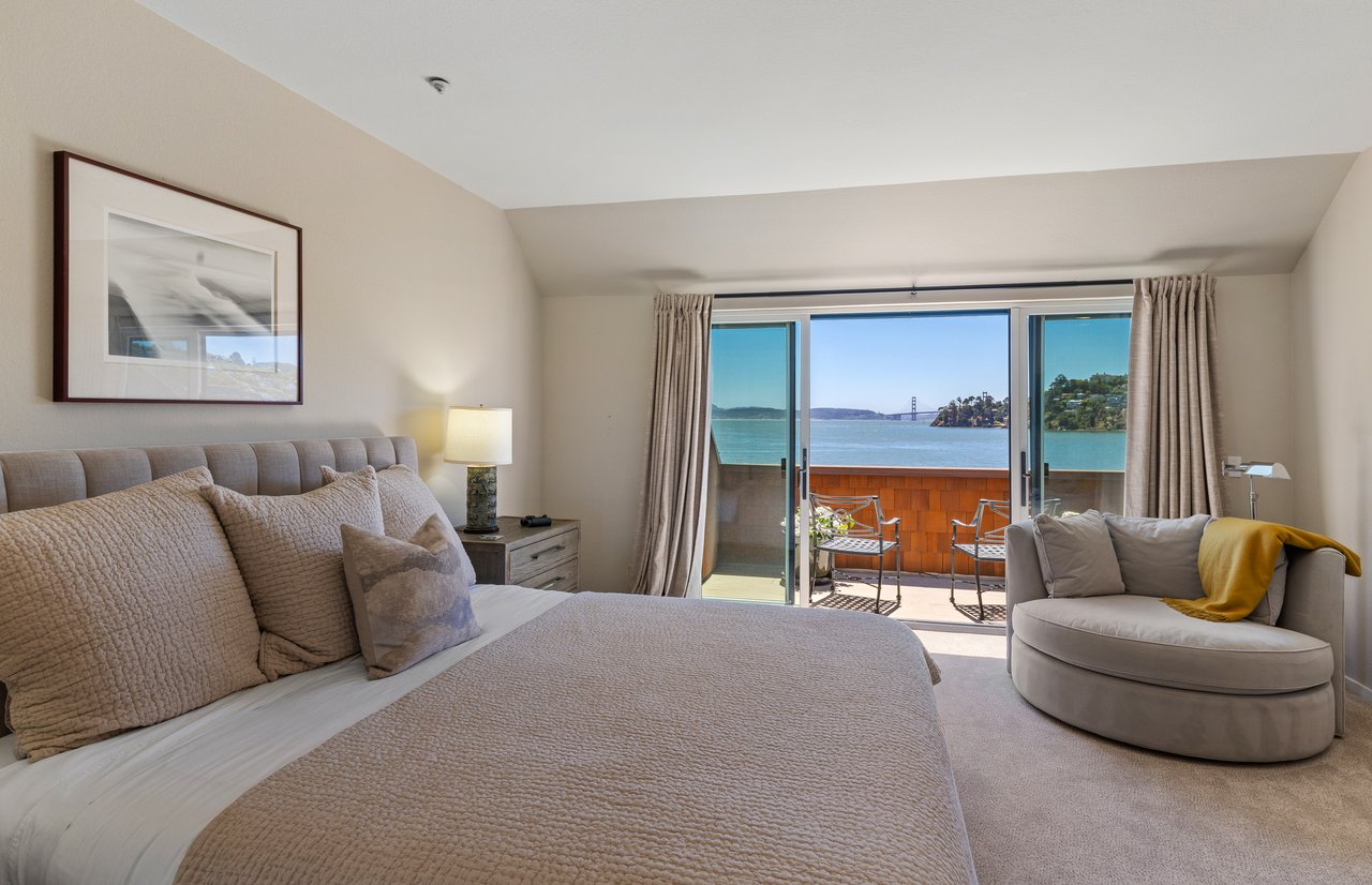 Luxury Condo with Sweeping Bay Views