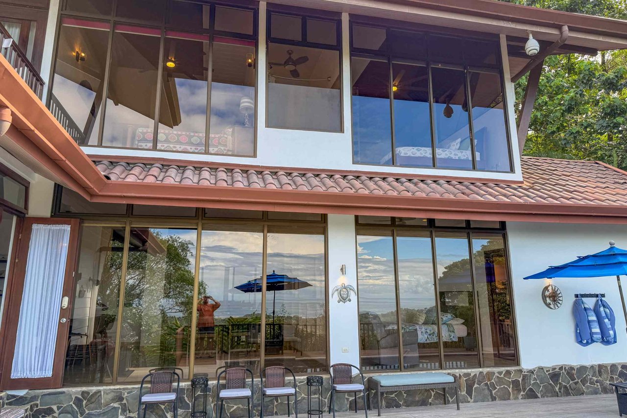 Panoramic Ocean View 4-Bedroom Home with Big Pool & Ample Space to Entertain in Ojochal Costa Rica