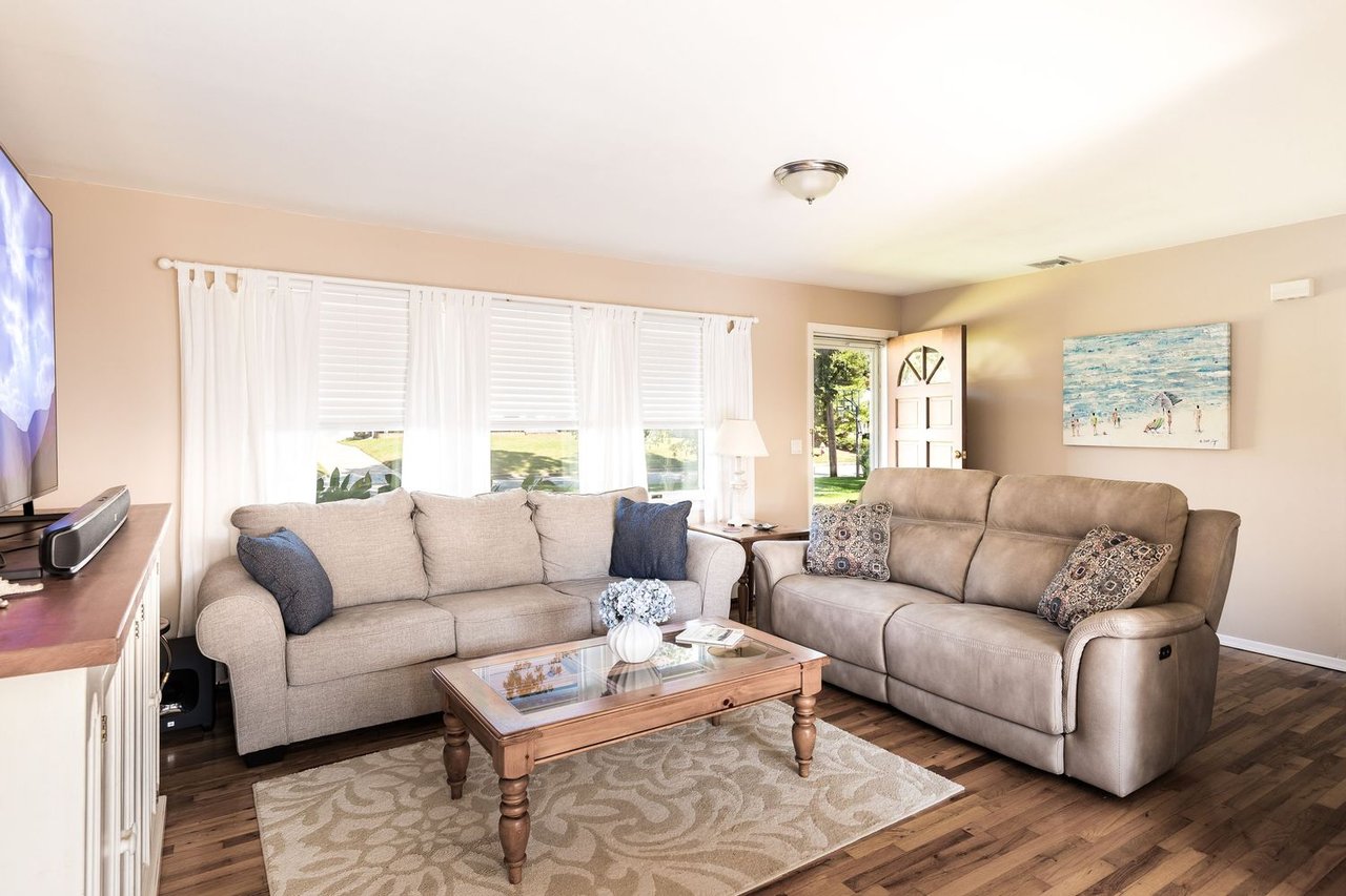 40 Riverdale Dr