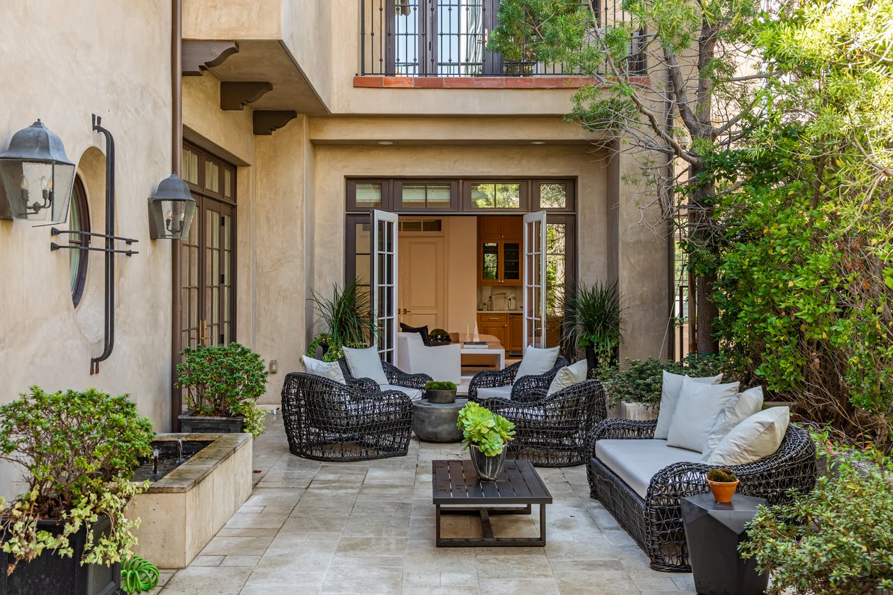 10210 Century Woods Dr, Century City