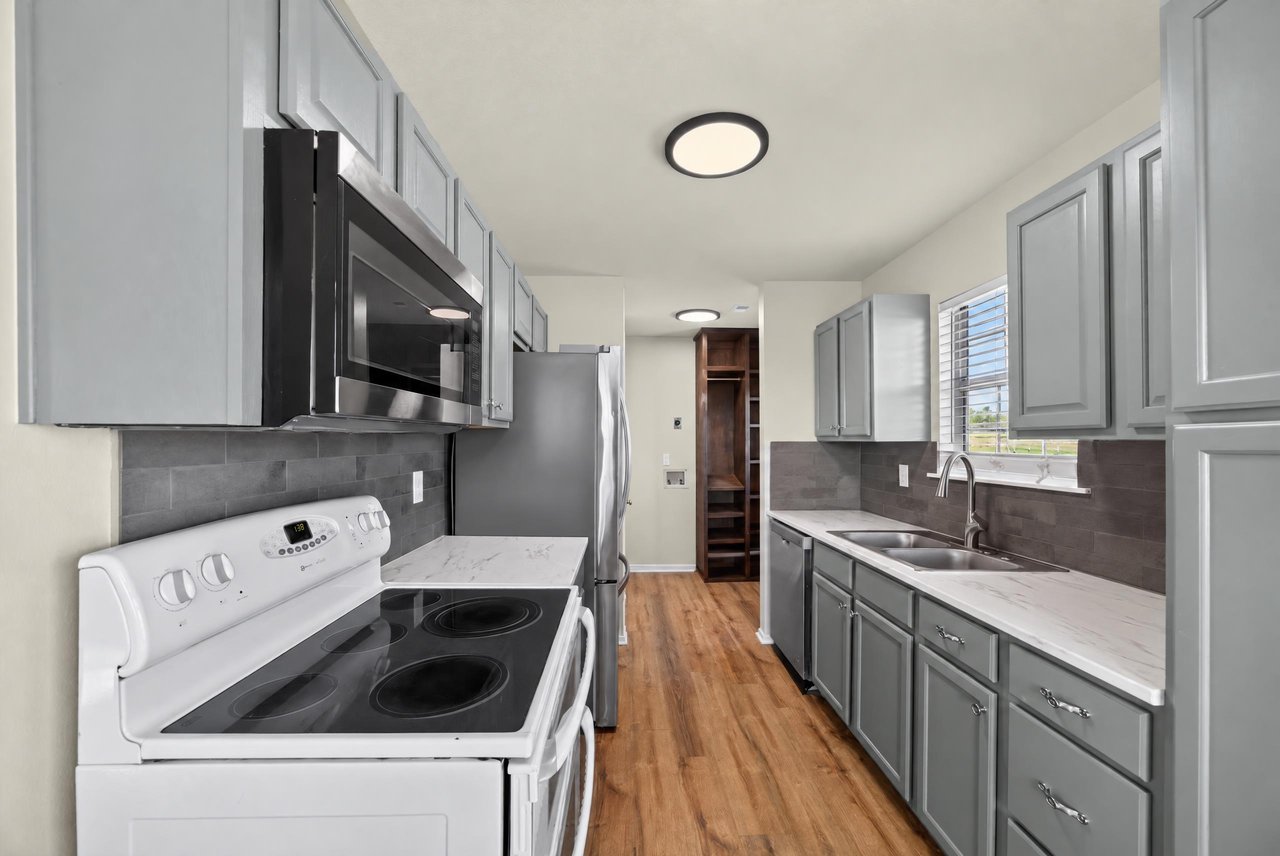 277 Private Road 1611