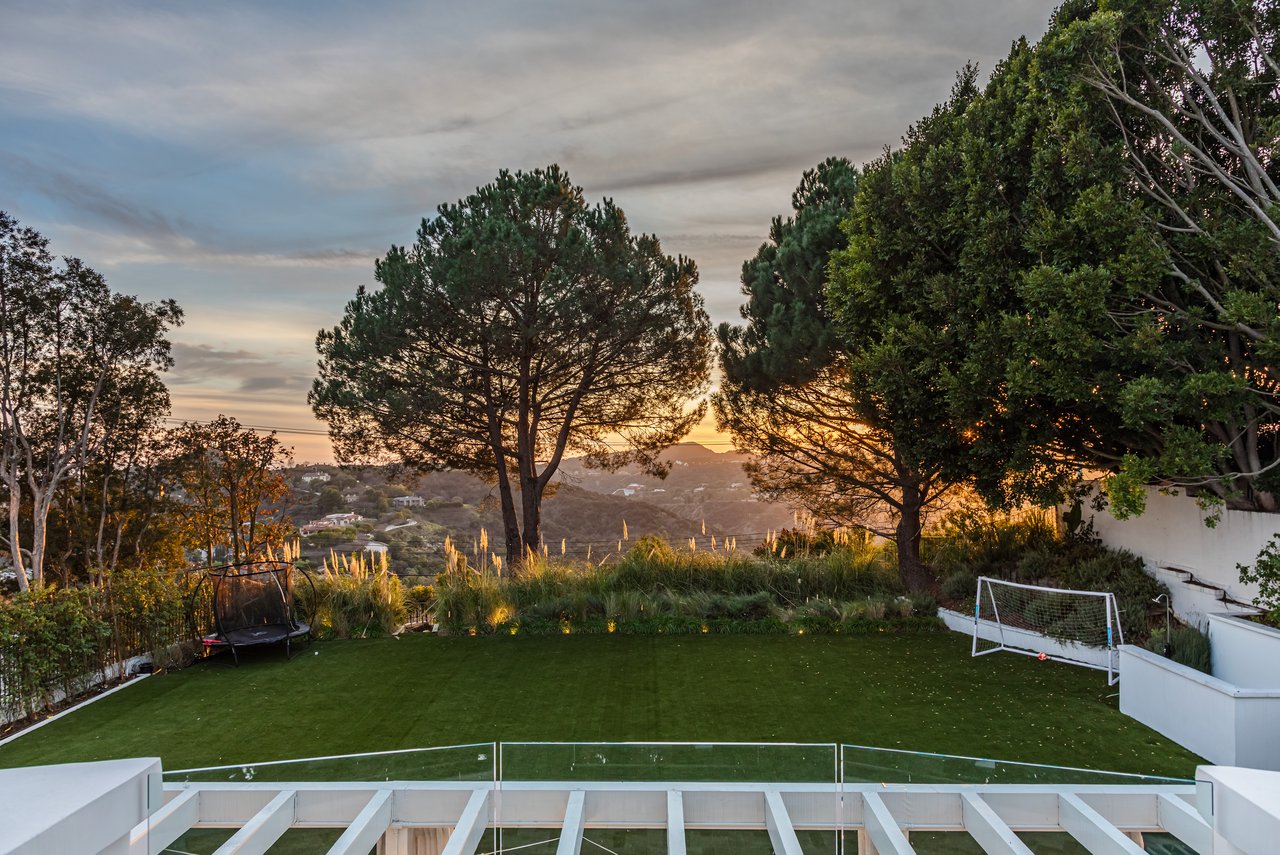 12000 Crest Ct, Beverly Hills