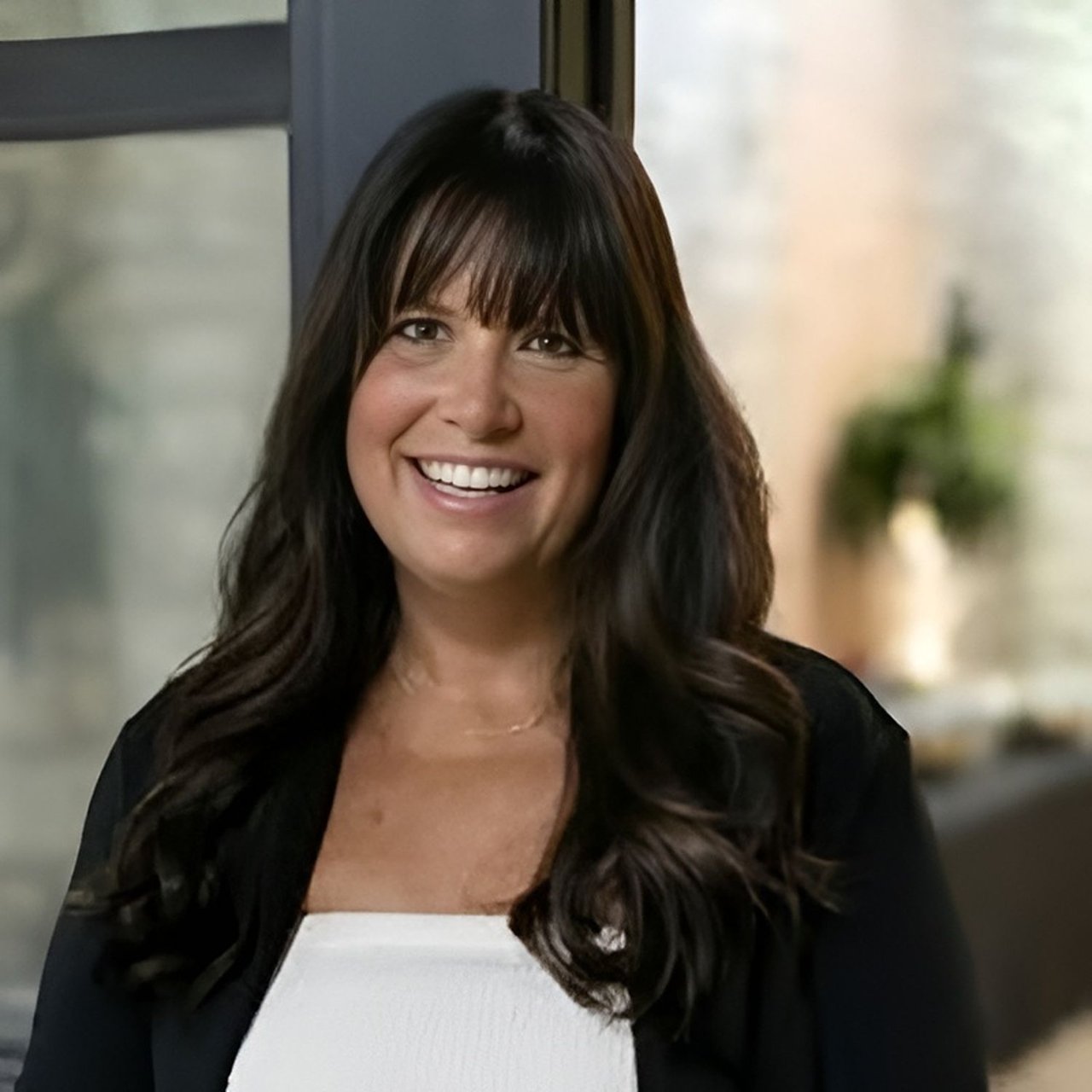 Kristen Morrow Geneva, IL Real Estate Agent Headshot