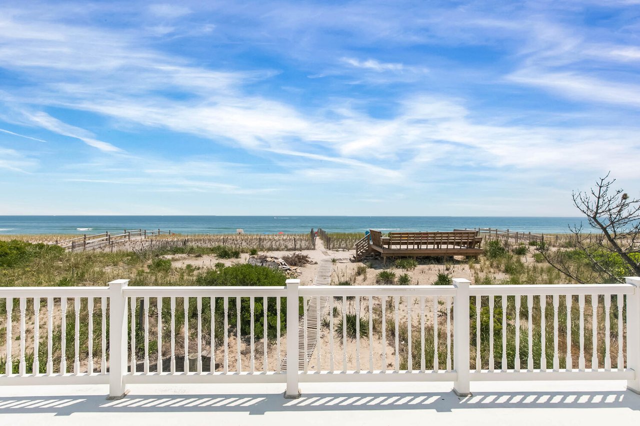 #1595 Summer Rental on the Oceanfront with Pool