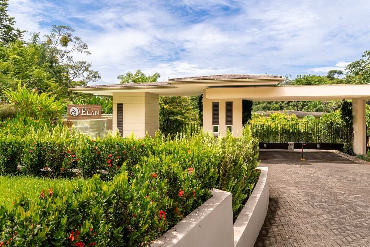 Luxury Beachfront Penthouse Condo - Most Private Unit in Elan