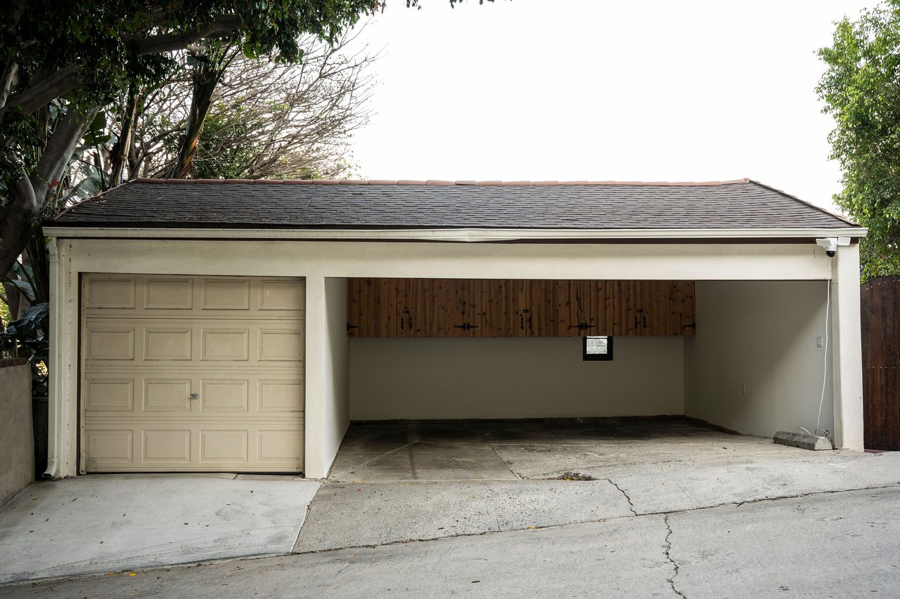 Vacant Trophy Silverlake Triplex With Reservoir Views