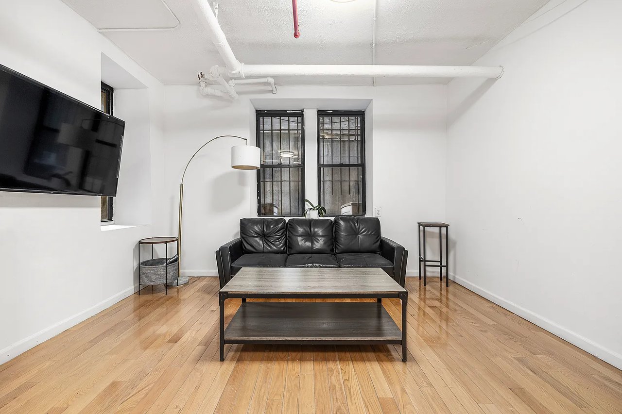 341 W 45th St Unit 1/114