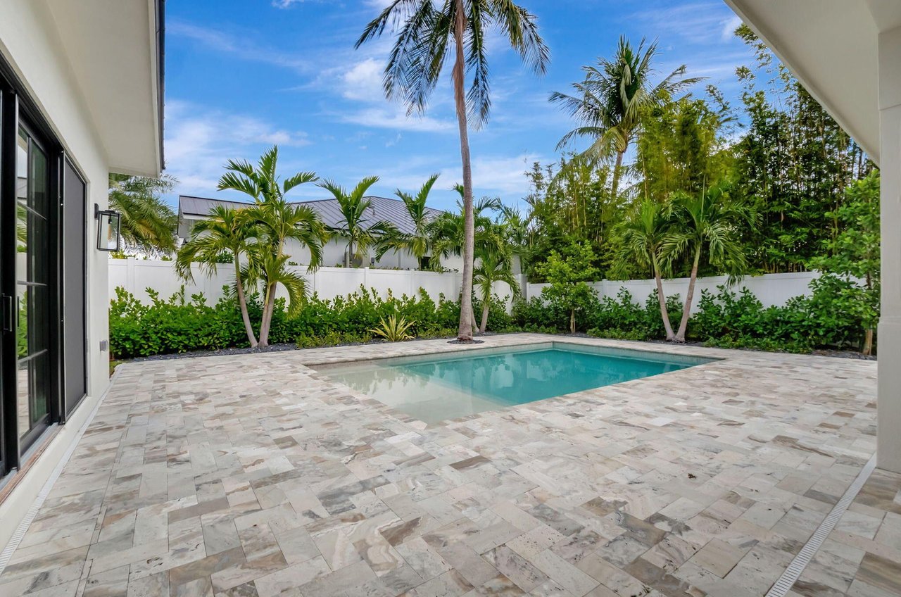 17 NW 16th St