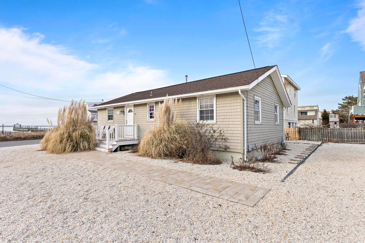 25 Joan Rd, Long Beach Township - Pet Friendly 