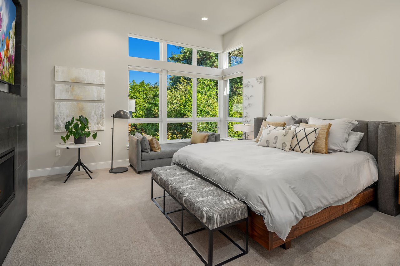 8270 SE 31st Street, Mercer Island