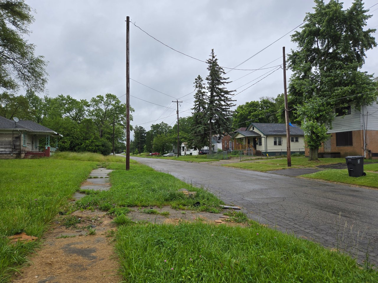 414 W Eldridge Ave