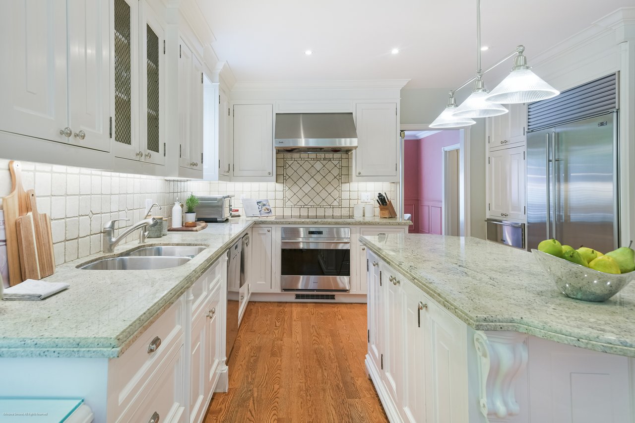 Moore Park 5 Bedroom on Lush Lot