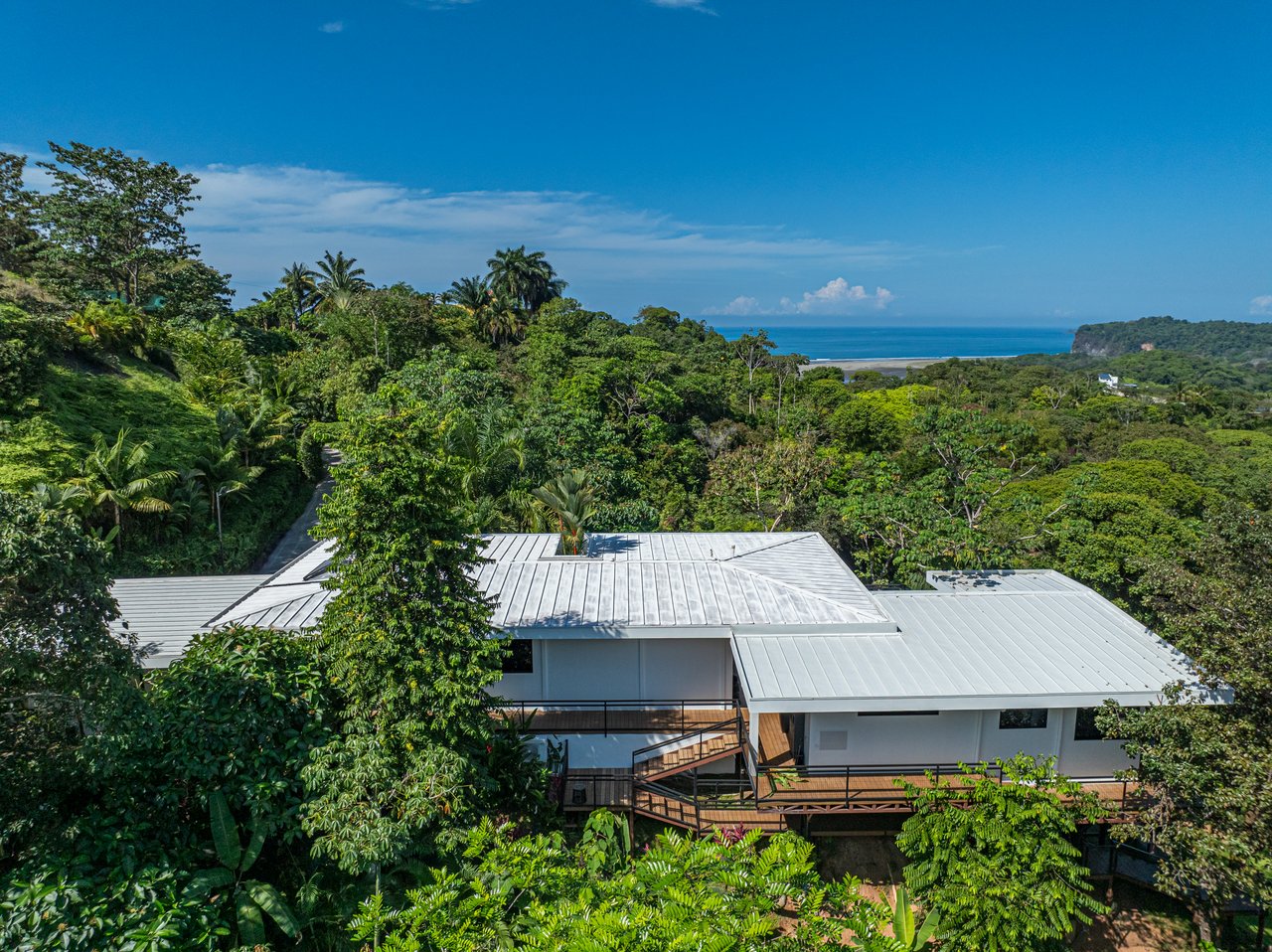 Stunning Ocean and Mountain Views, Casa Tres Galgos in Ojochal on Calle Perezoso