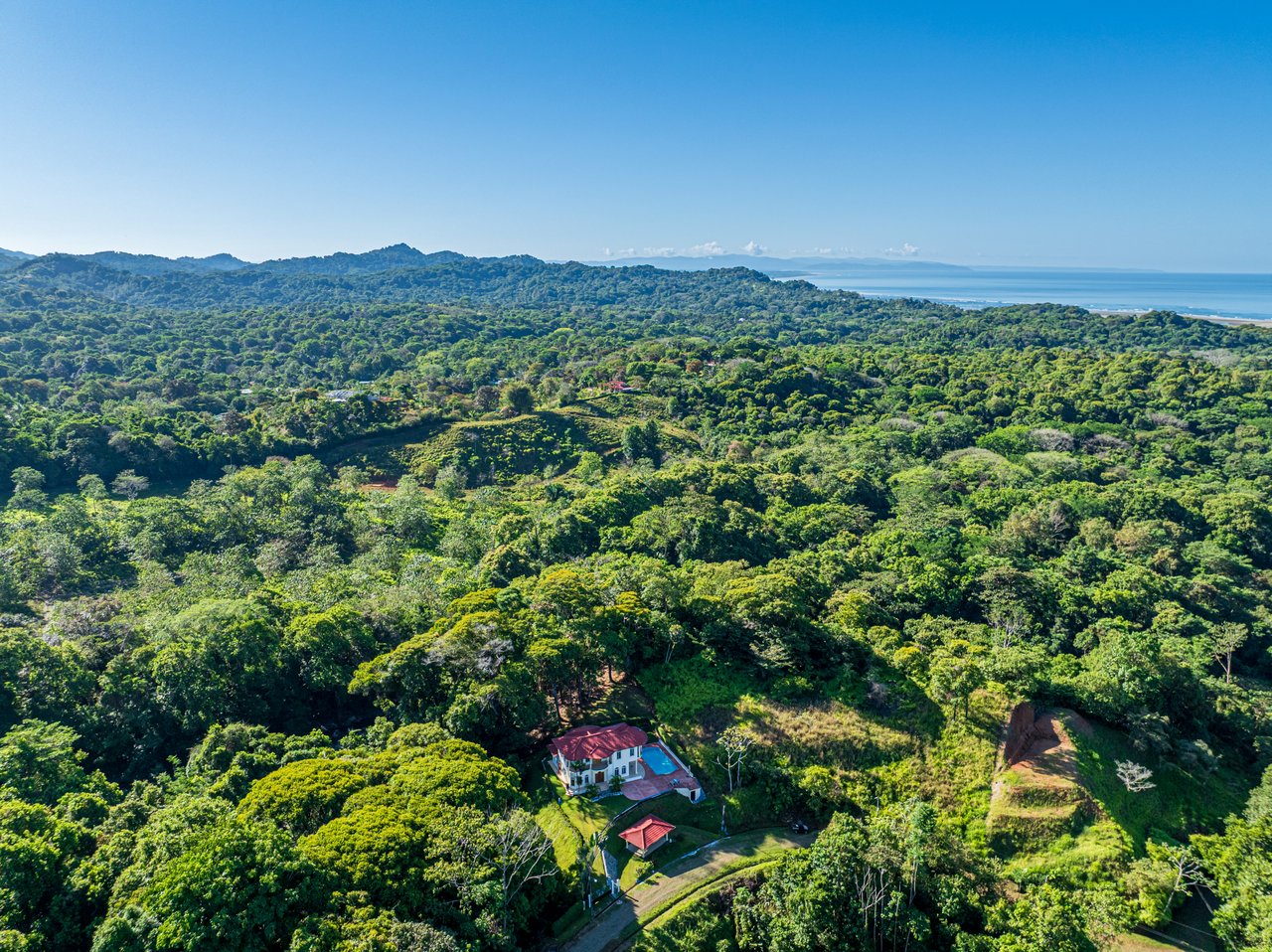 Elegant 3 Bedroom + Office Jungle Home in Puesta Del Sol, Ojochal