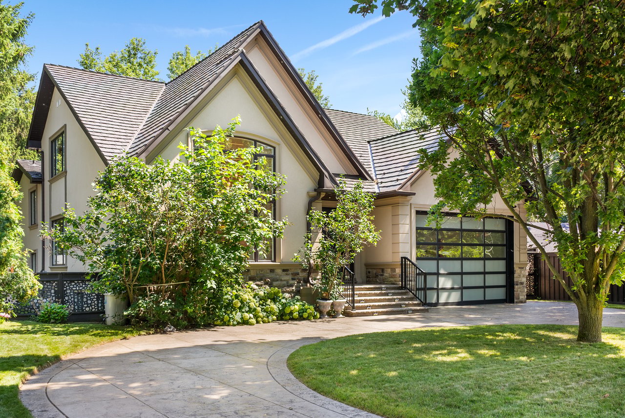  3168 Lakeshore Rd W