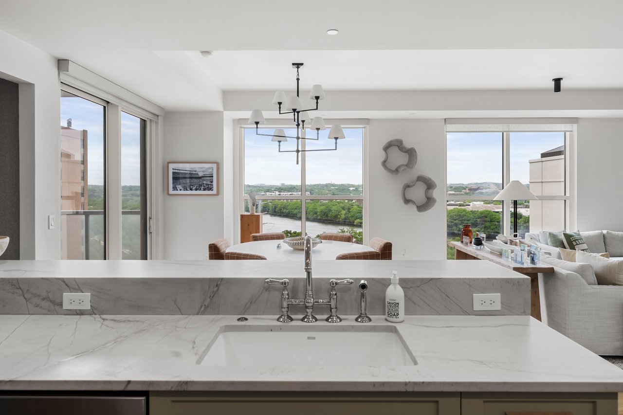 98 San Jacinto Blvd #807