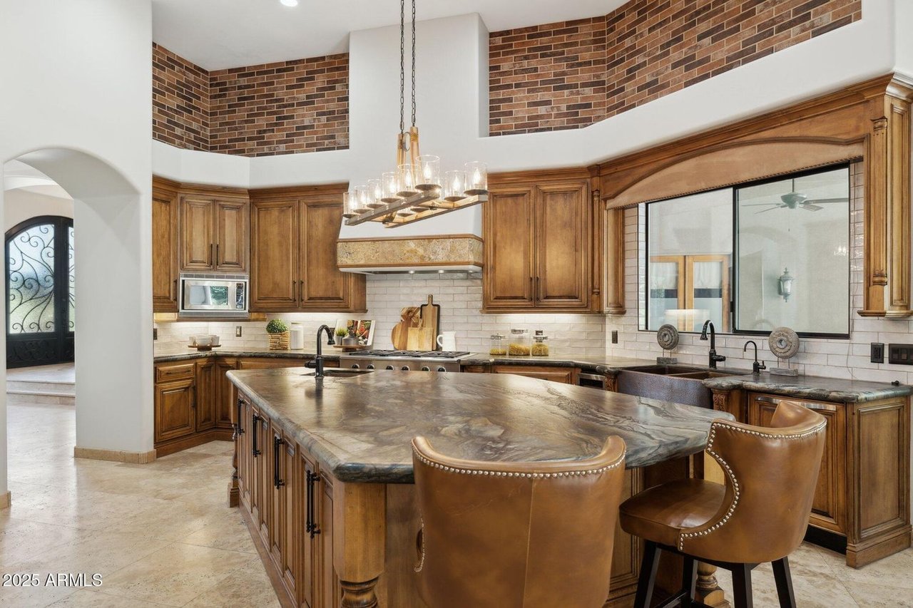 3731 E Halifax Cir 85205