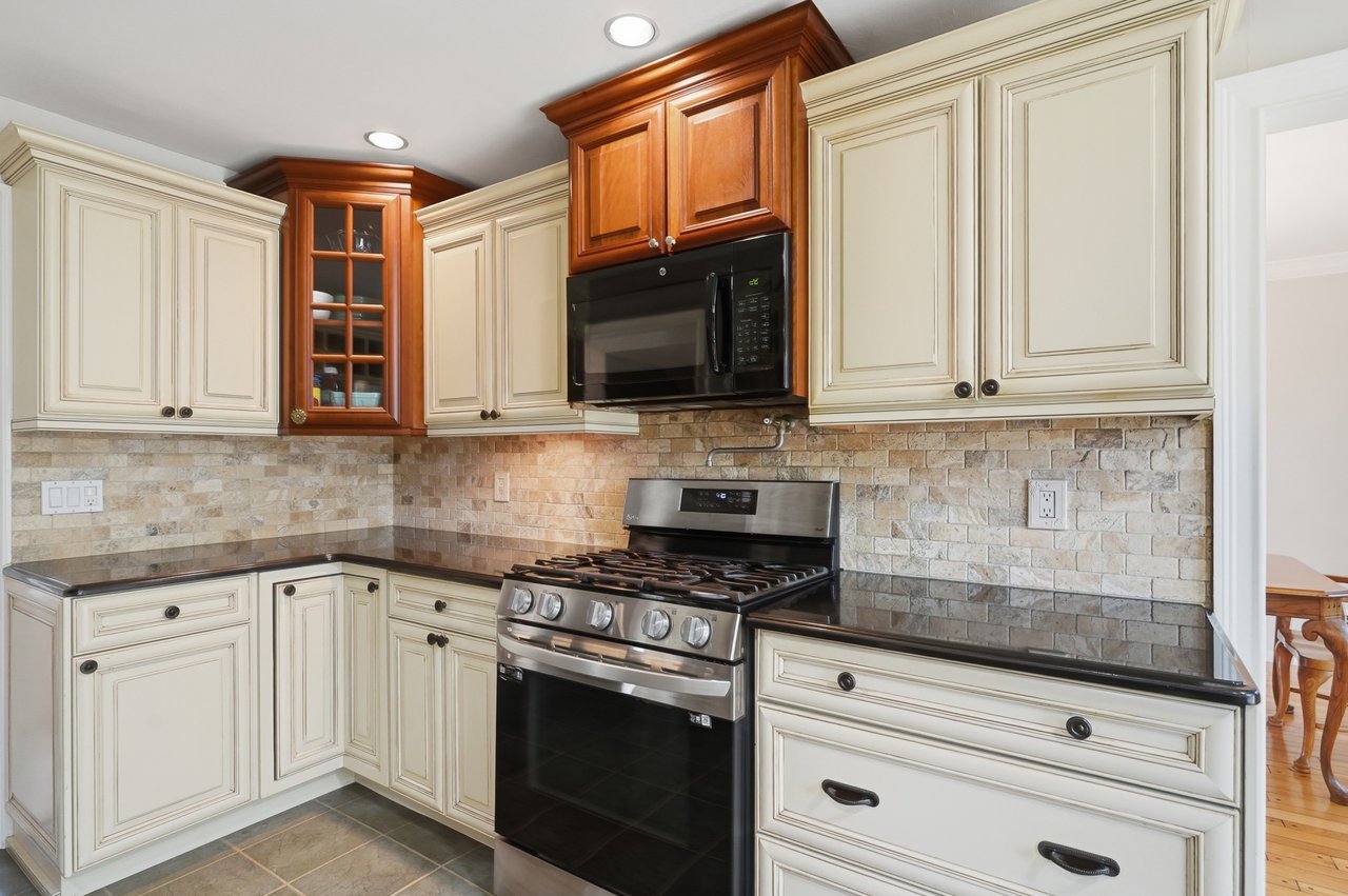 Tile backsplash and lazy Susan