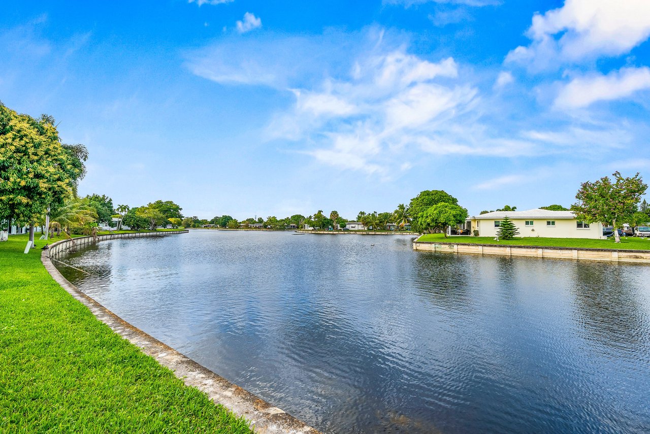 MAINLANDS OF TAMARAC LAKES