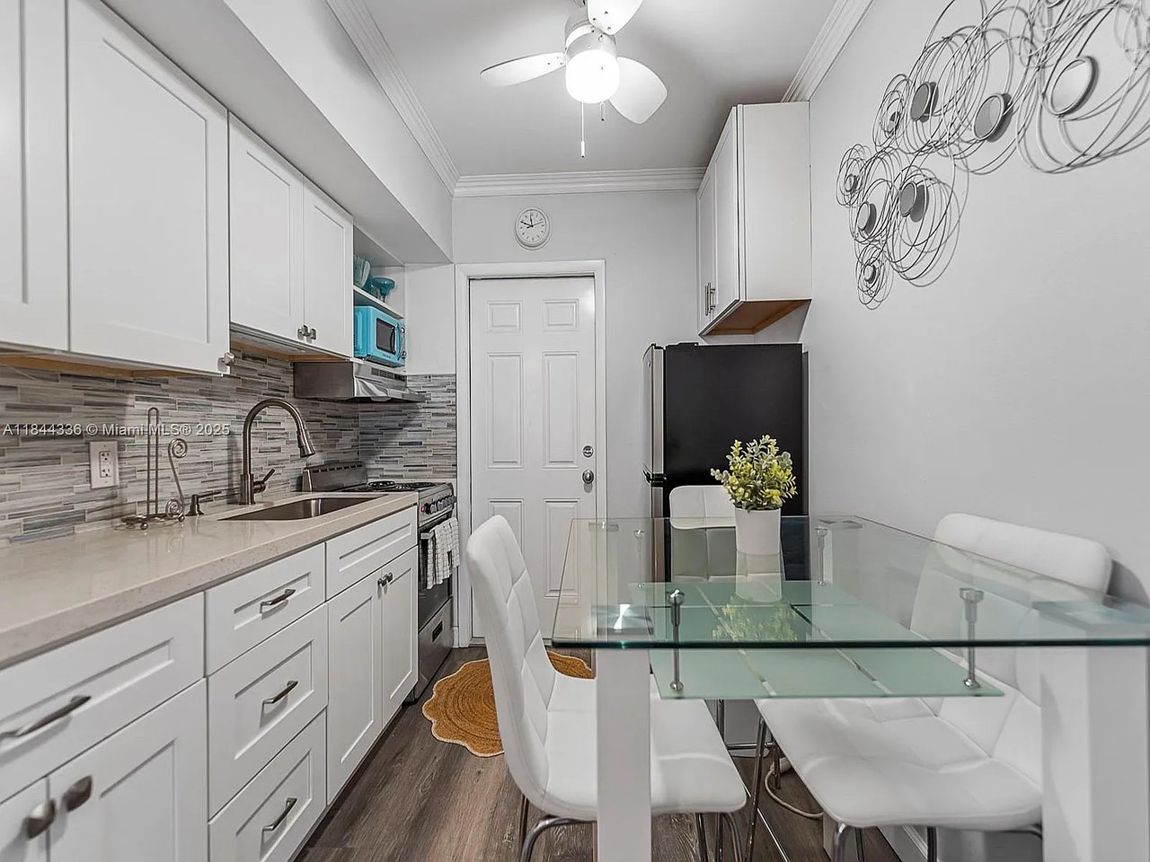 555 N Riverside Dr #4