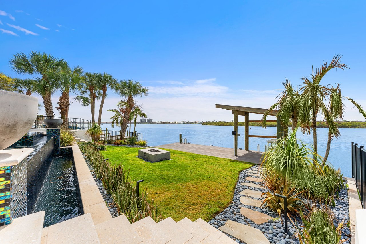 1194 N Peninsula Ave New Smyrna Beach, FL 32169