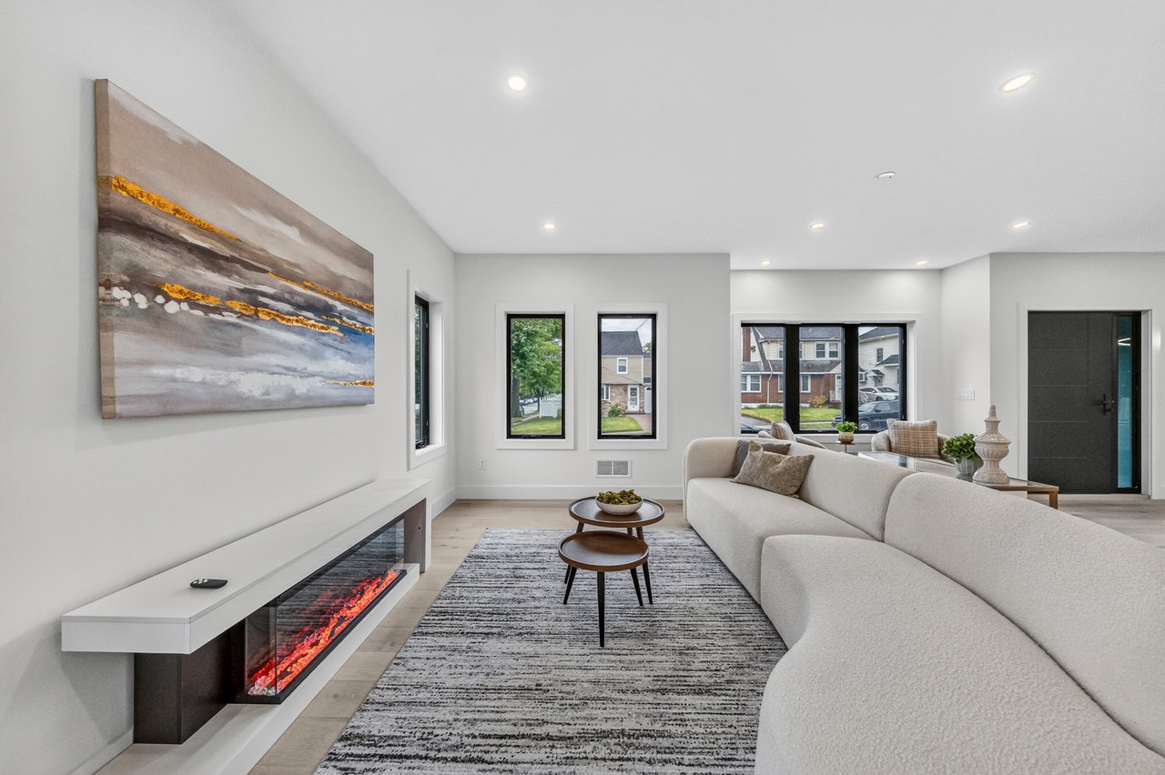 887 Linden Ave, Ridgefield, NJ 07657