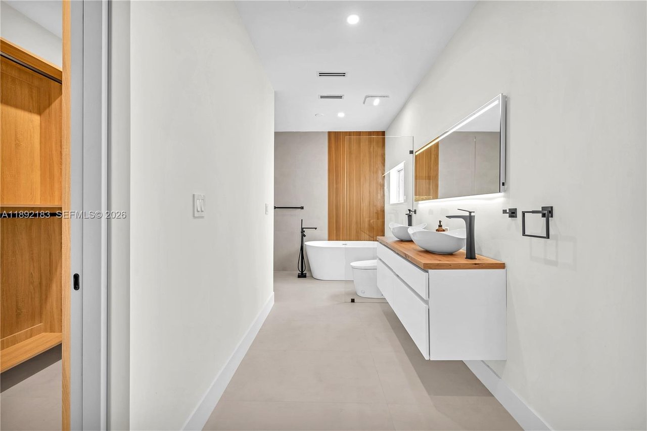 miami-home-for-sale-bathroom