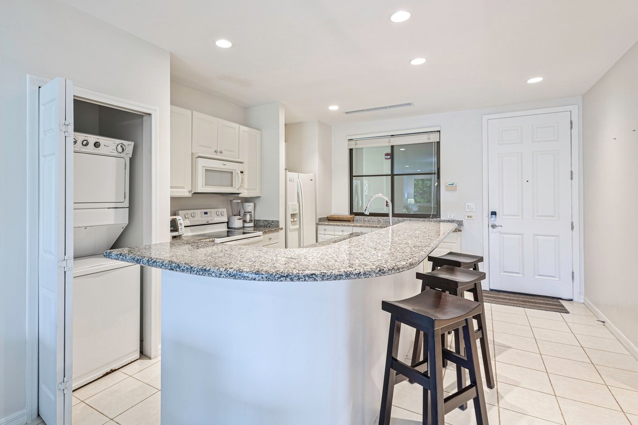 Close to Beach Luxury Two Bedroom Condo