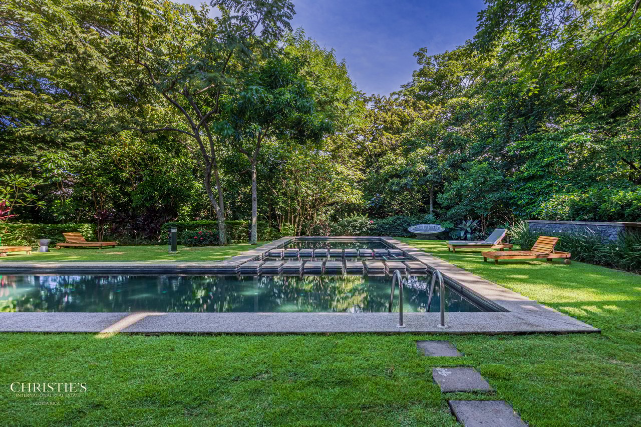 Luxurious Four-Bedroom Condo in the Hills of Escazú   