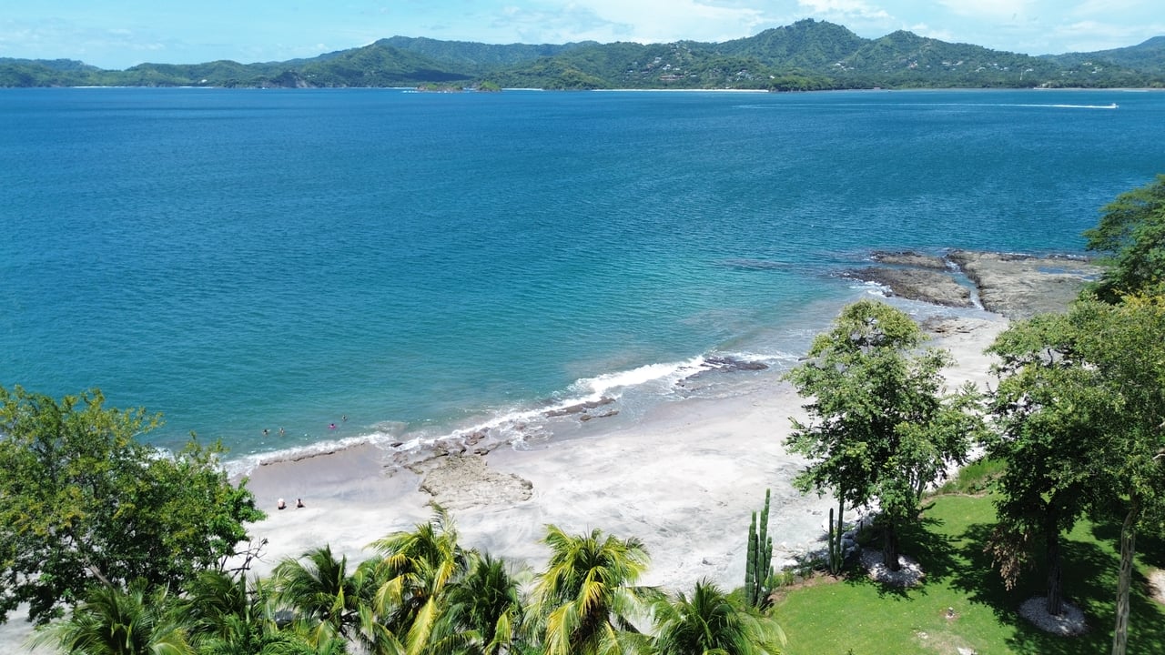 Flamingo Marina Cove 405 - Turnkey Beachfront Condo