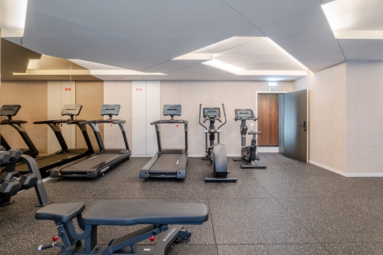 Luxury 4-Bedroom Apartment in Porto