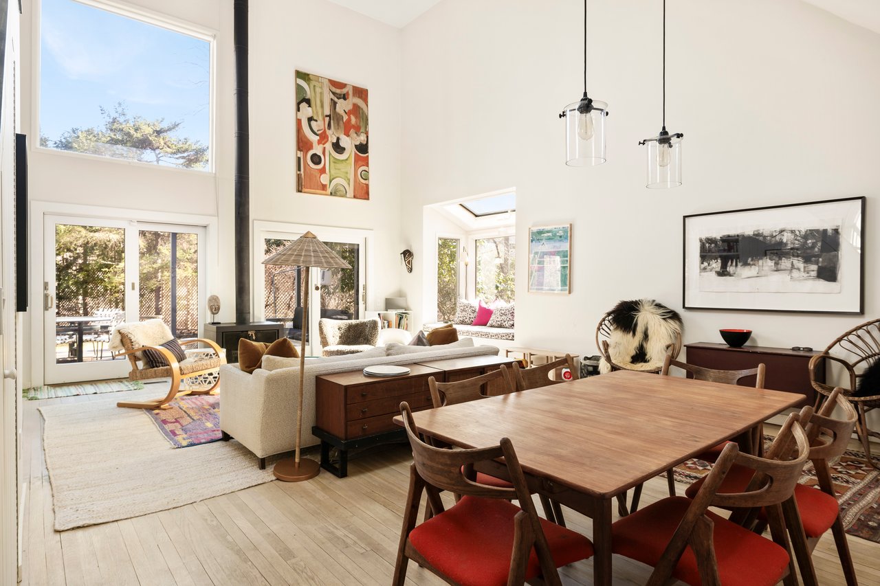  33 Robins Way, East Hampton