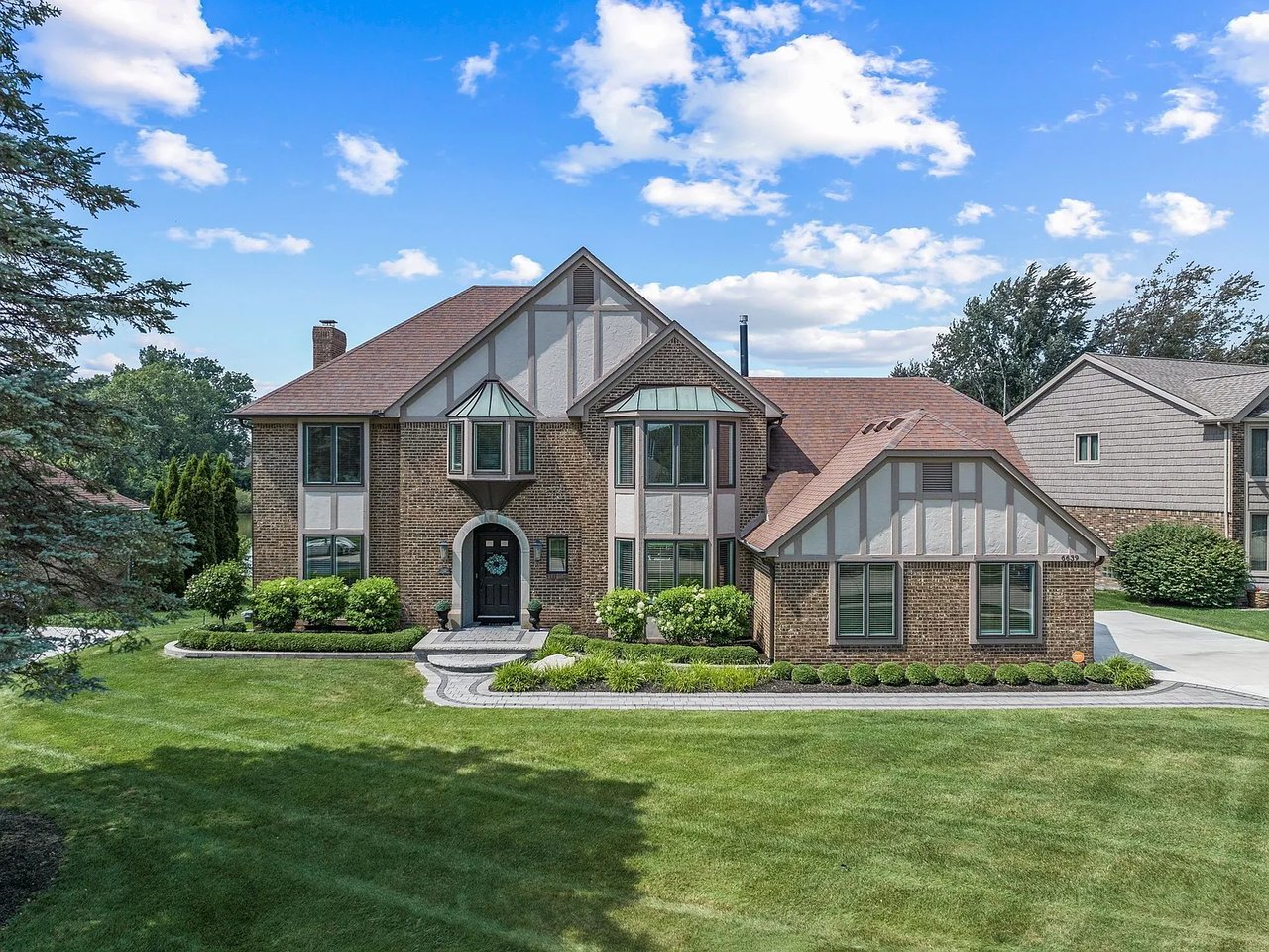 6639 Mountain Dr