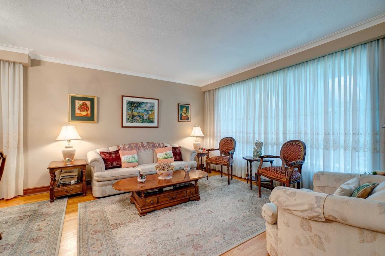 424 Abruz Blvd