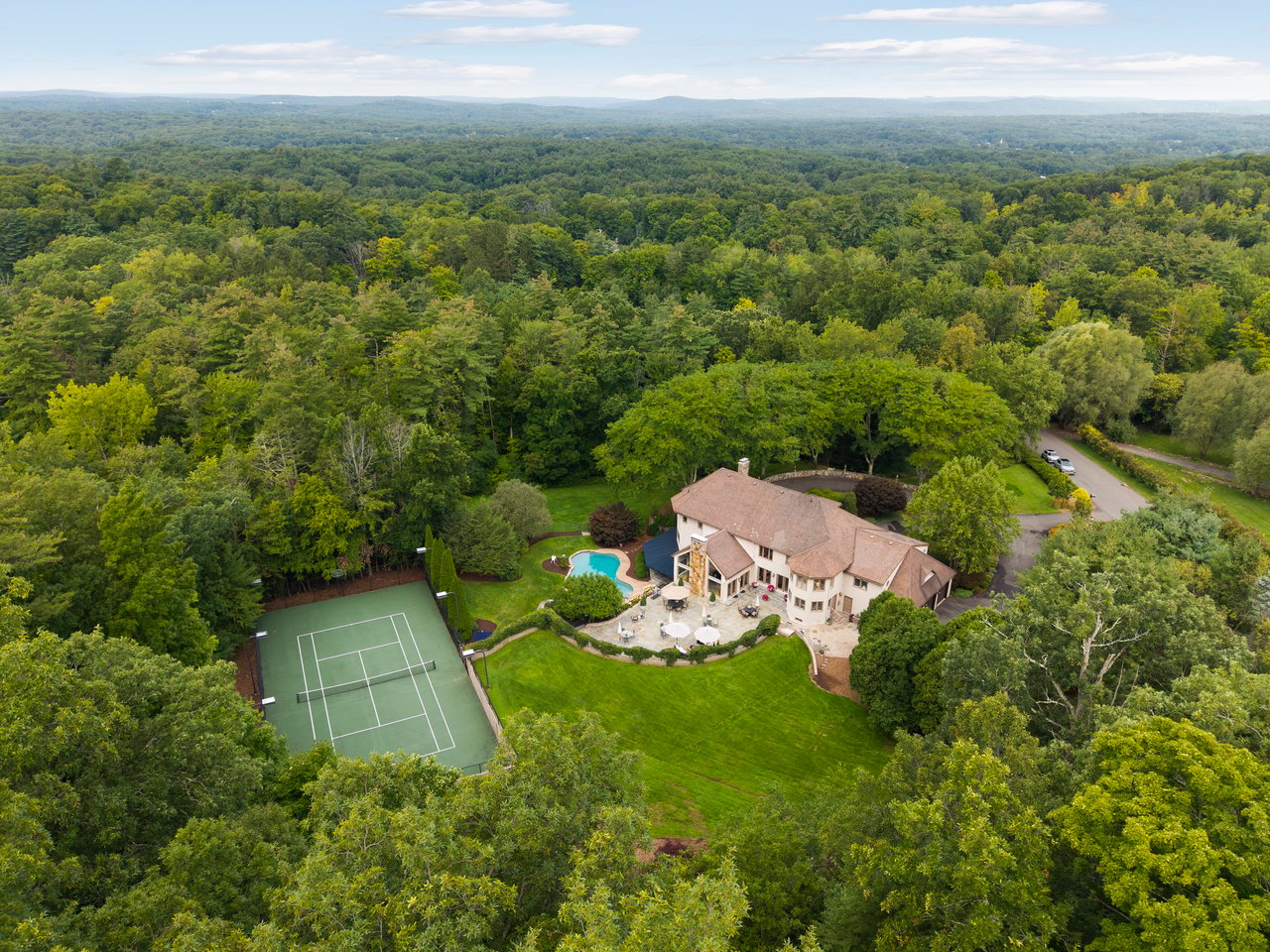 21 and 41 Breezy Knoll in Avon, Connecticut, a luxury estate with dual primary suites, more than seven acres and an additional buildable lot offering flexible multigenerational living.