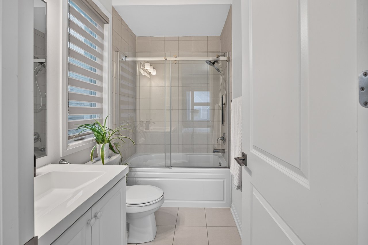 3364 Vernon Powell Drive, Oakville