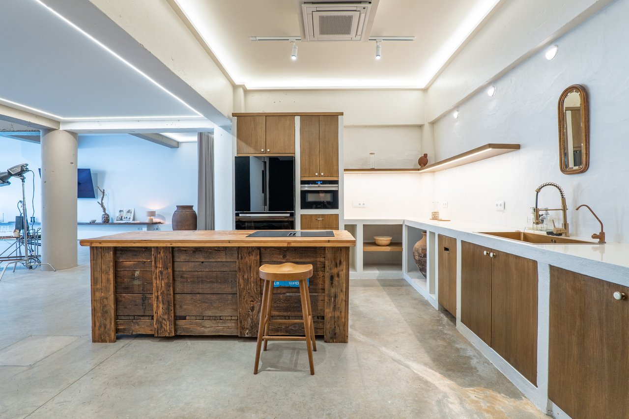 Versatile Loft-Style Living + Office Space in Porto’s Vibrant Art District