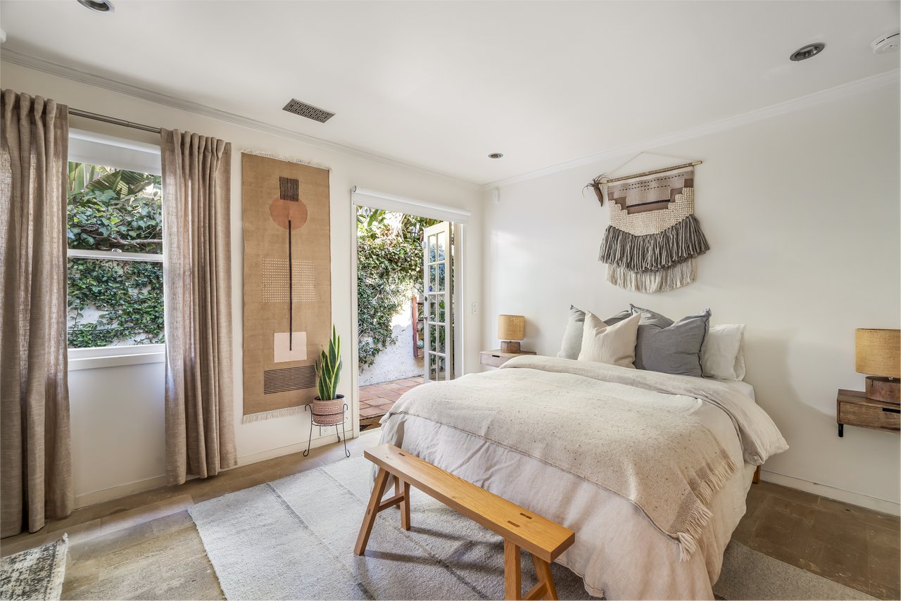 8237 Kirkwood Dr, Sunset Strip