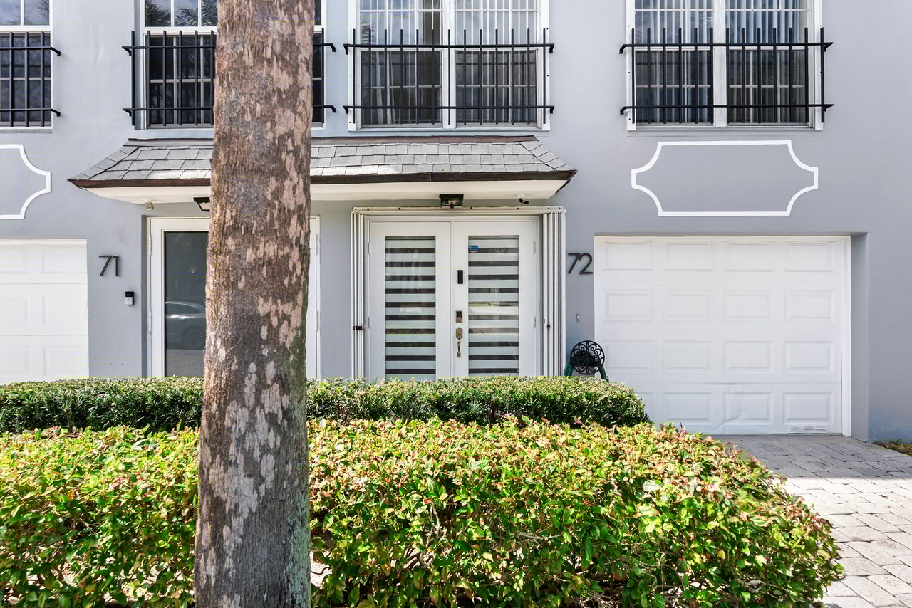 1194 Hillsboro Mile, Unit 72